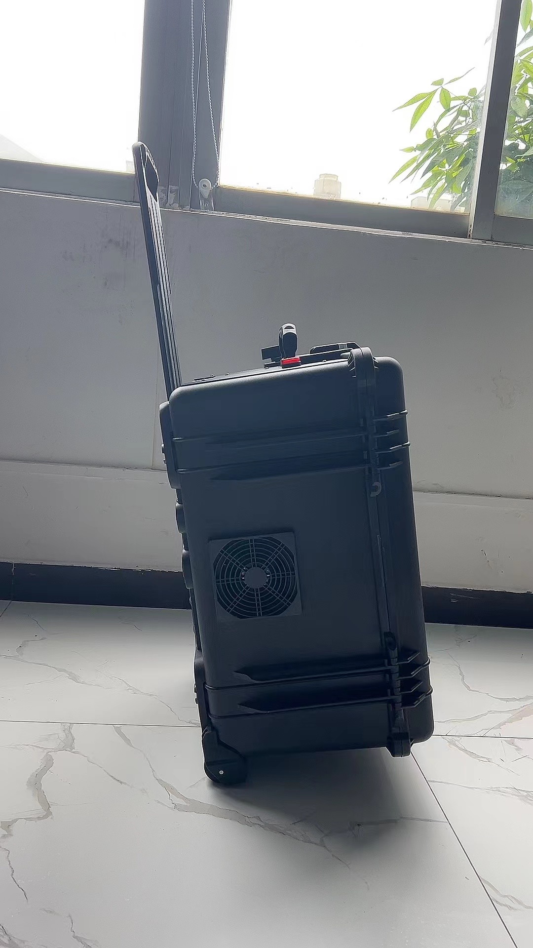 浪卡子手拉箱型移动通信干扰器